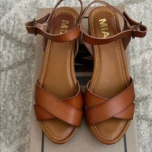 MIA Tan Cross-Strap Sandal Clogs Size 6